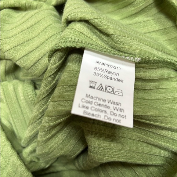 Princess Polly Light Green Ribbed Long Sleeve Crop Top SZ S Casual Summer Fall - Picture 6 of 6